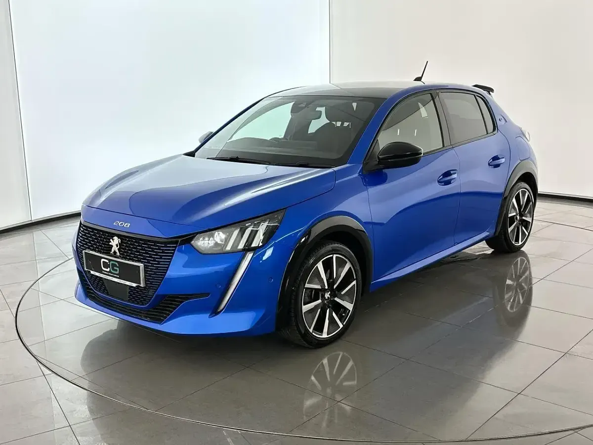 Usado Peugeot e-208 GT 98 kW (134 CV) 2021 Azul Utilitario