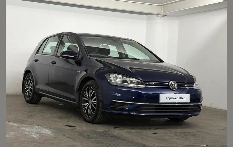 Used VW Golf VII SE 130 HP (95 kW) 2018 Blue Hatchback