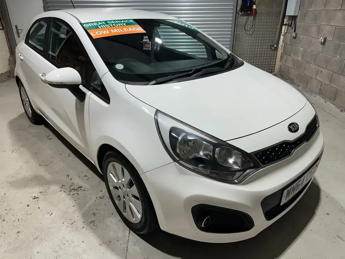 Used Kia Rio 2014 White Hatchback