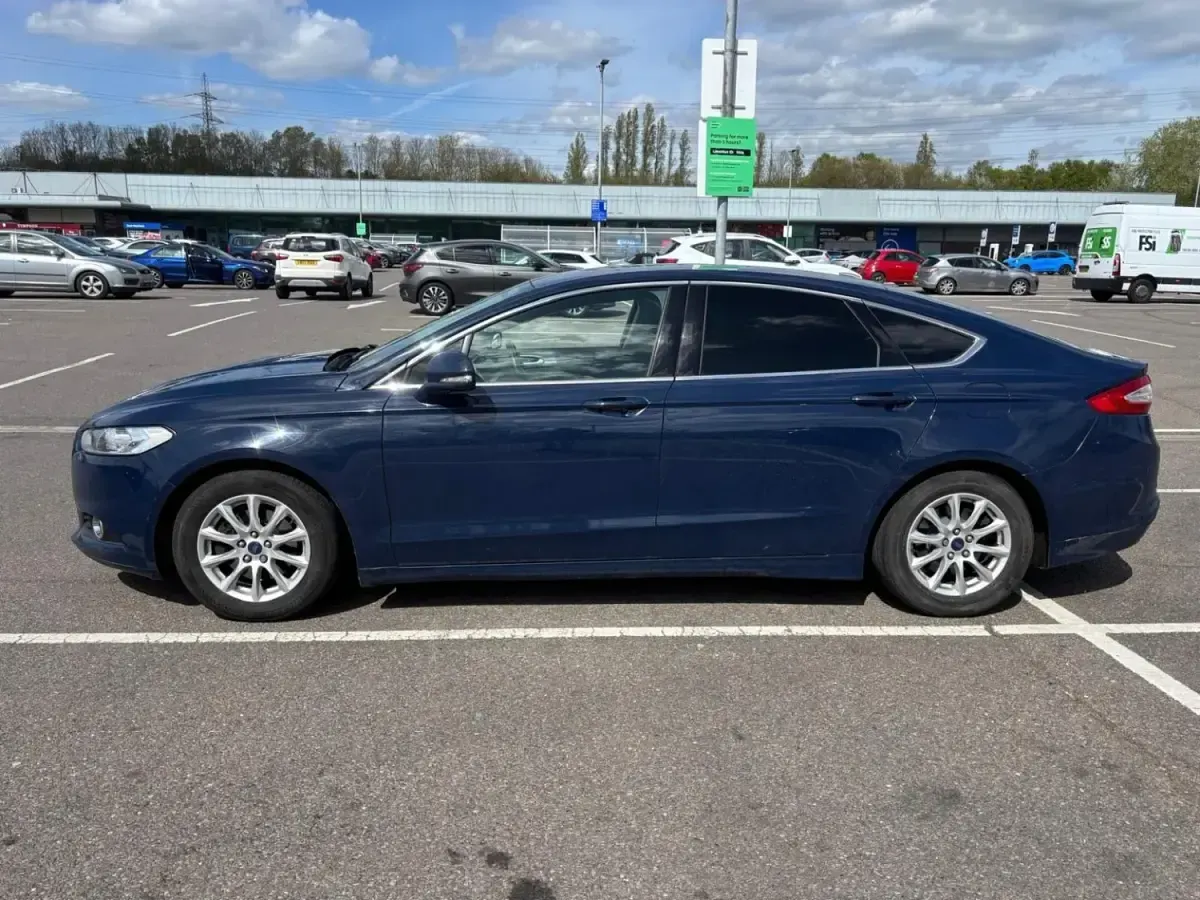 Używany Ford Mondeo Zetec 2015 Niebieski Hatchback