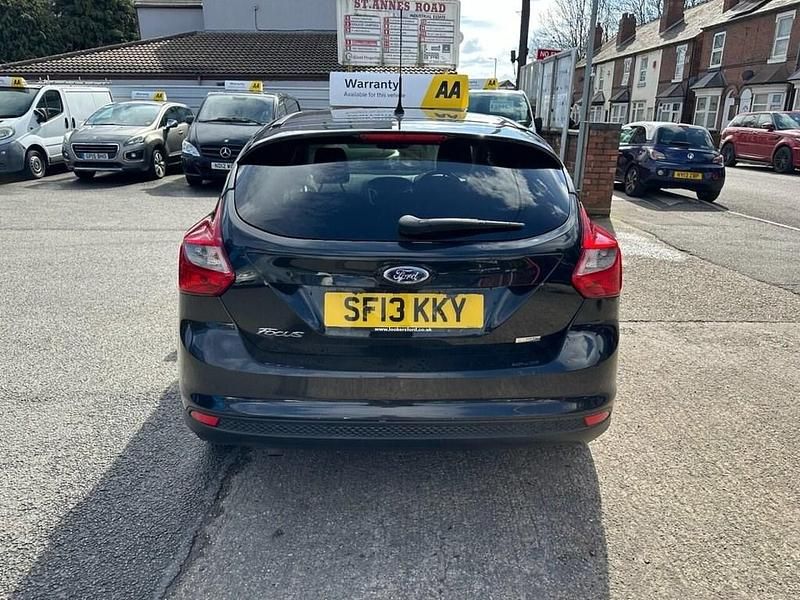 Used Ford Focus Zetec 115 HP (84 kW) 2013 Black Hatchback