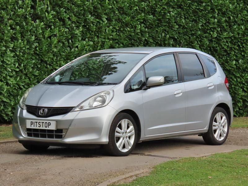 Used Honda Jazz ES 99 HP (72 kW) 2014 Silver Hatchback