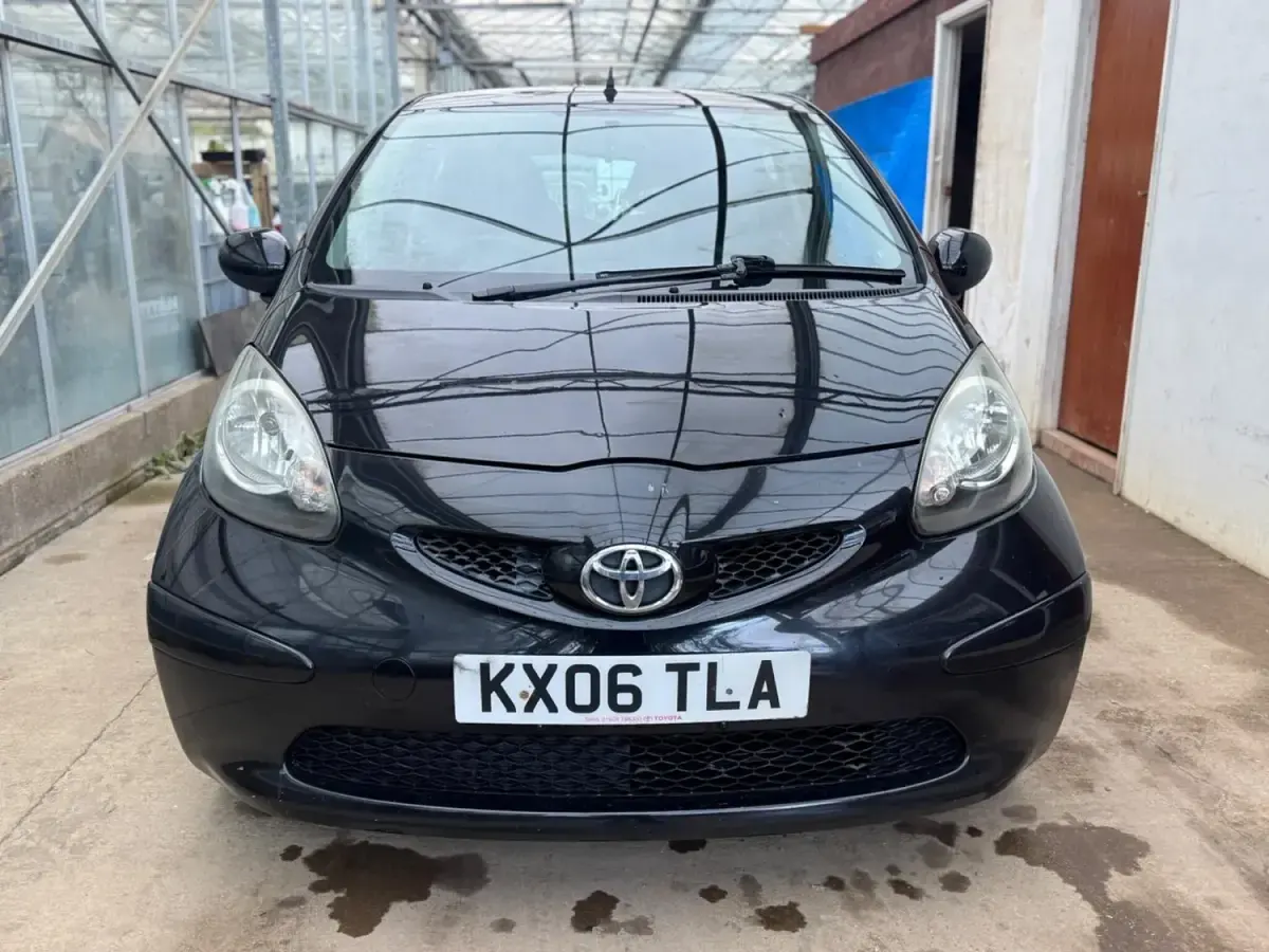 Begagnad Toyota Aygo 67 HK (49 kW) 2006 Svart Halvkombi