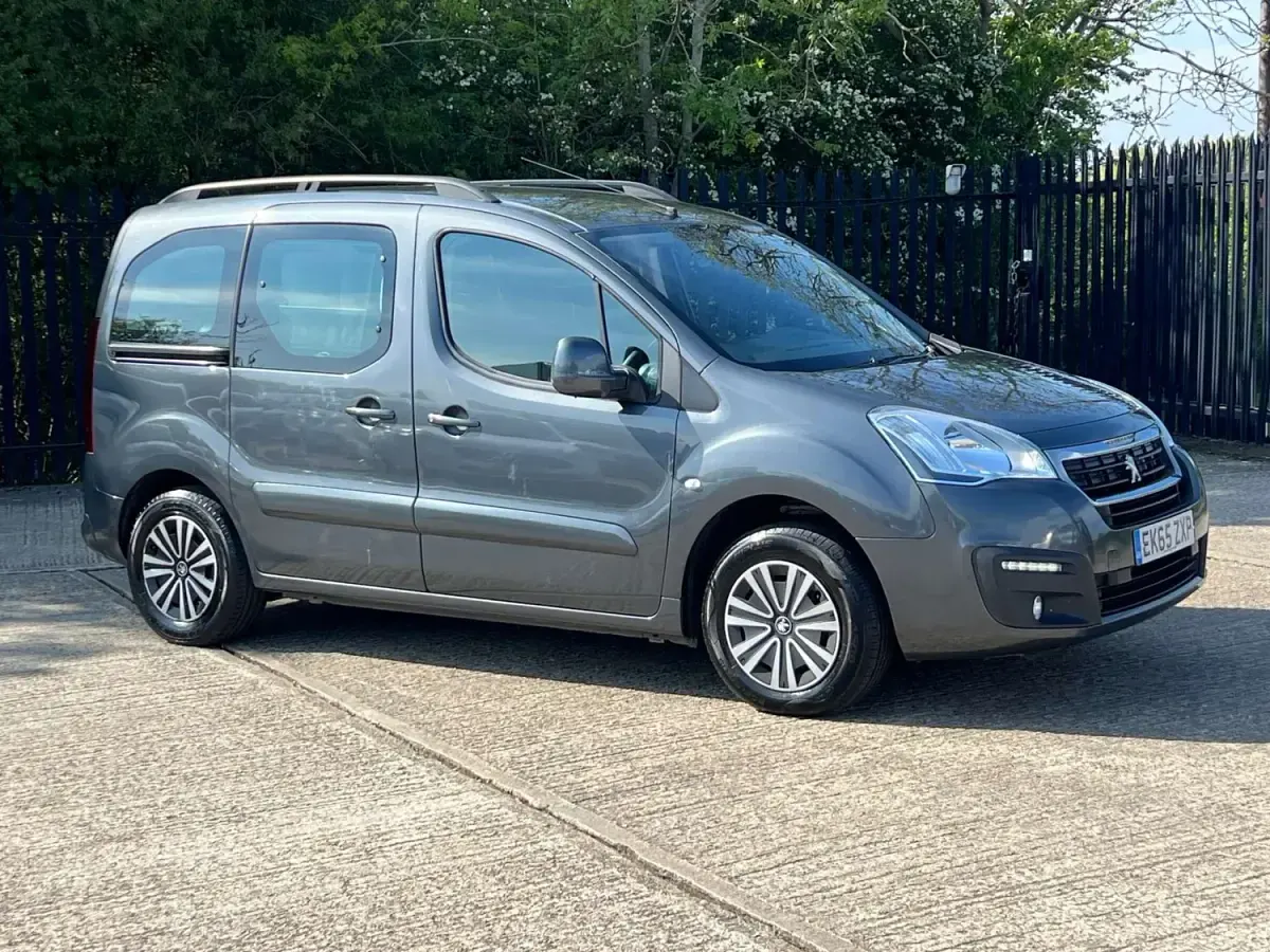 Begagnad Peugeot TePee Active 2015 Grå Minibuss