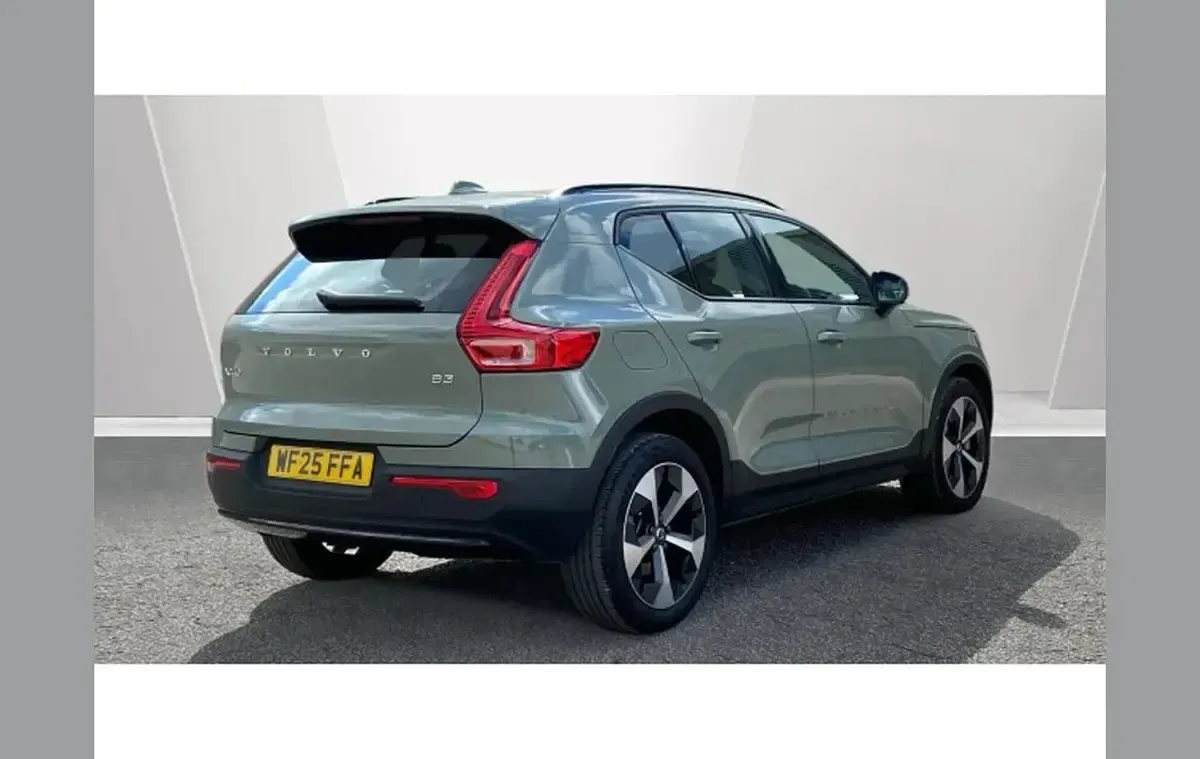 Used Volvo XC40 Plus 161 HP (118 kW) 2025 Green SUV