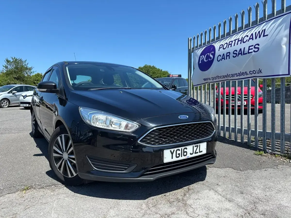 Used Ford Focus Style 120 HP (88 kW) 2016 Black Hatchback