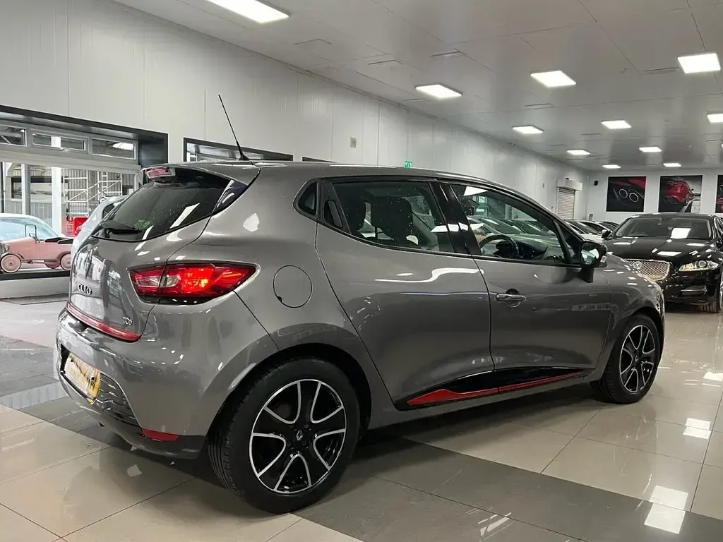Used Renault Clio Dynamique 90 HP (66 kW) 2015 Grey Hatchback