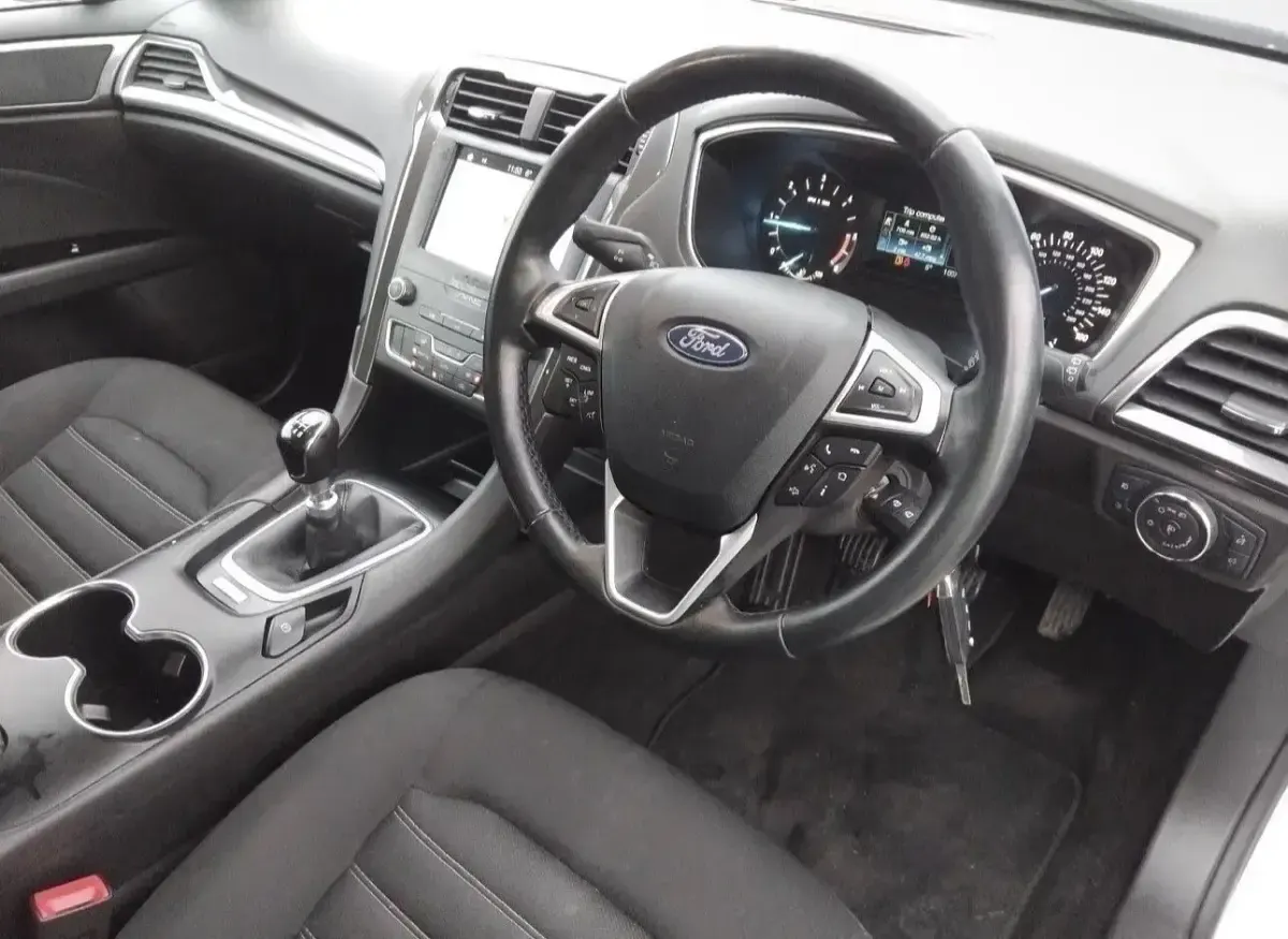 Used Ford Mondeo Zetec 150 HP (110 kW) 2019 White Hatchback