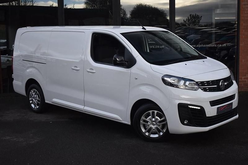 Kaolin white Used 2022 Vauxhall Vivaro Sportive MPV | £14,990 (Fair price) - Image 1/3