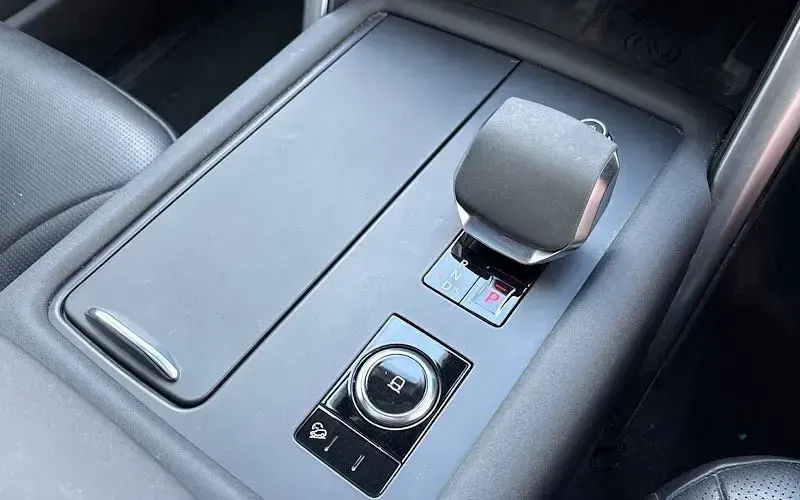 Used Land Rover Discovery HSE Dynamic 300 HP (220 kW) 2024 Grey SUV