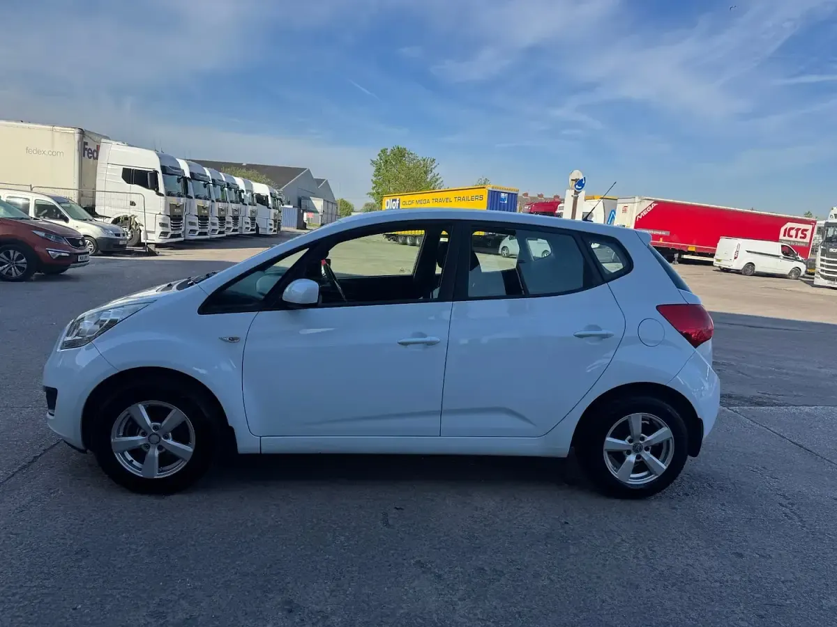 Used Kia Venga Air 89 HP (65 kW) 2014 White Hatchback