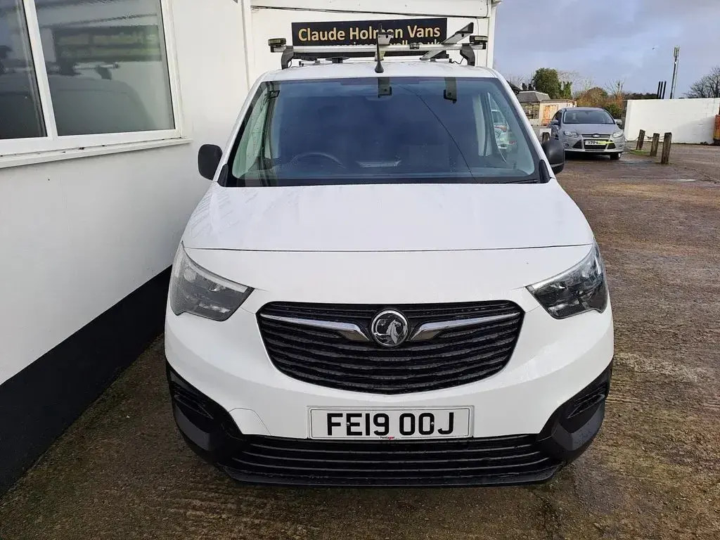 Used Vauxhall Combo Edition 100 HP (73 kW) 2019 White Van