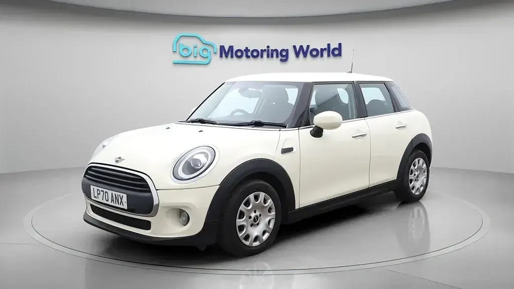 Używany Mini ONE Classic 102 KM (75 kW) 2021 Biały Hatchback