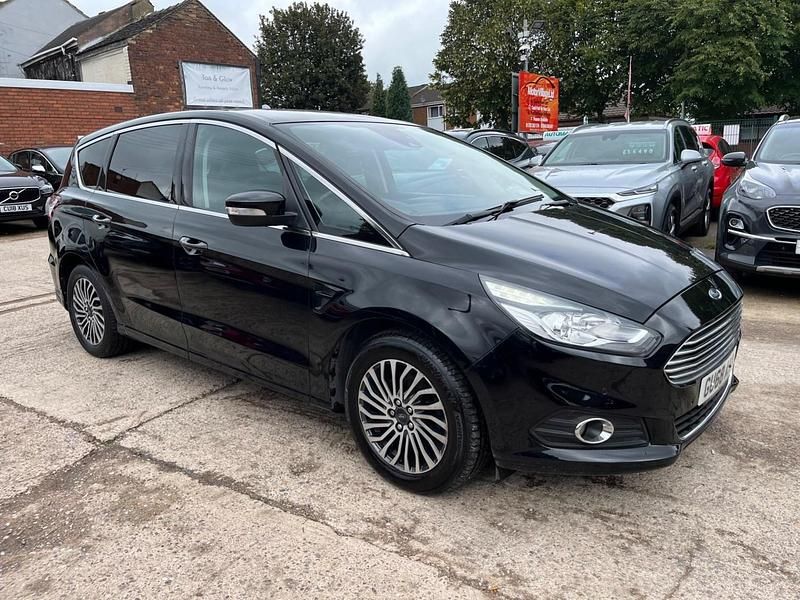 Used Ford S-MAX Titanium 150 HP (110 kW) 2018 Black MPV