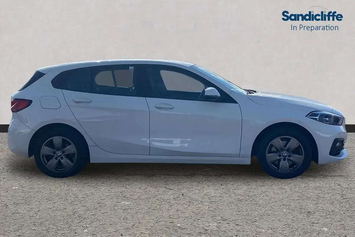 Used BMW 118 Comfort Edition 140 HP (102 kW) 2020 White Hatchback