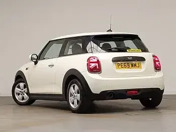 Used Mini ONE Classic 102 HP (75 kW) 2019 White Hatchback
