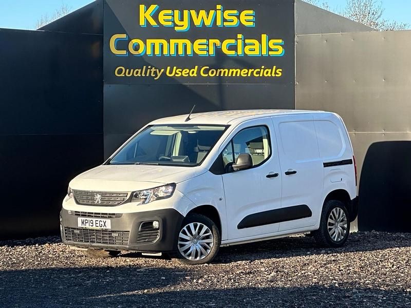White Used 2019 Peugeot Partner MPV | £7,690 (Fair price) - Image 1/2