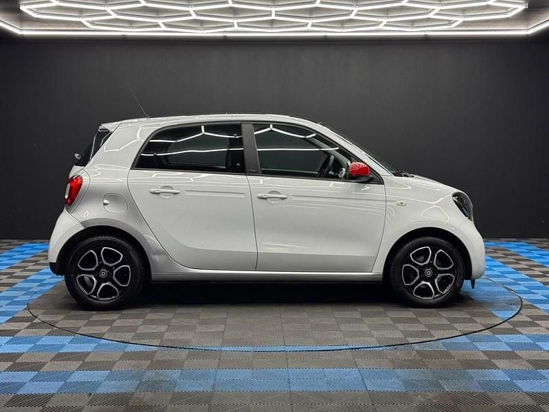 Used Smart ForFour Prime 2015 White Hatchback