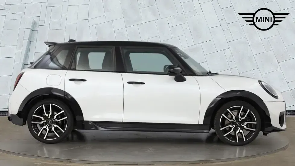 Used Mini Cooper Hatch 113 kW (154 HP) 2026 White Hatchback