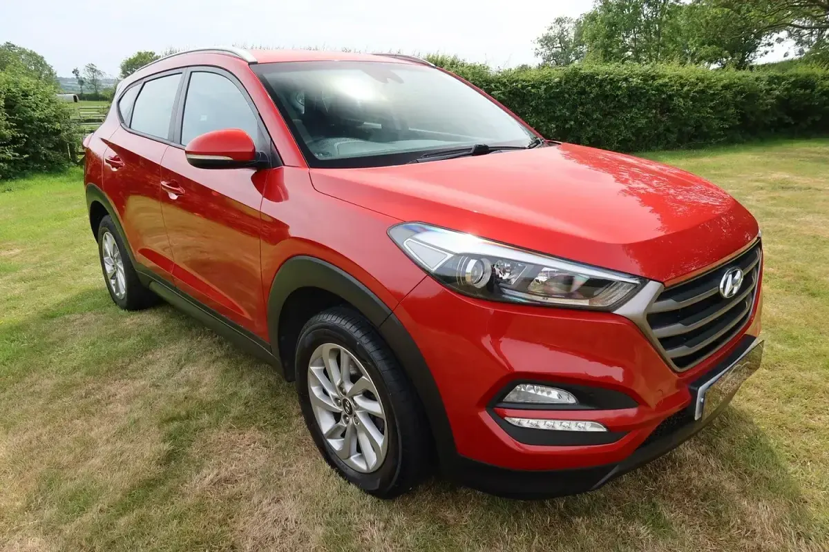 Used Hyundai Tucson SE 132 HP (97 kW) 2016 Red SUV