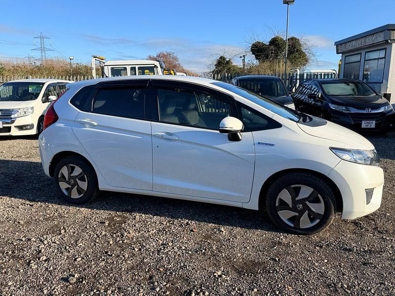 Used Honda Fit Hybrid 2015 White Hatchback