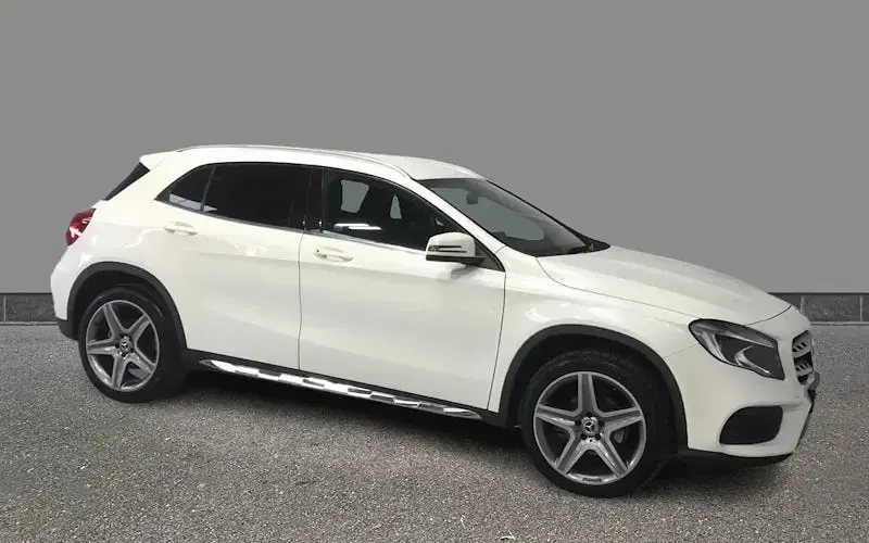 Käytetty Mercedes GLA200 AMG line 136 HP (100 kW) 2017 Katumaasturi