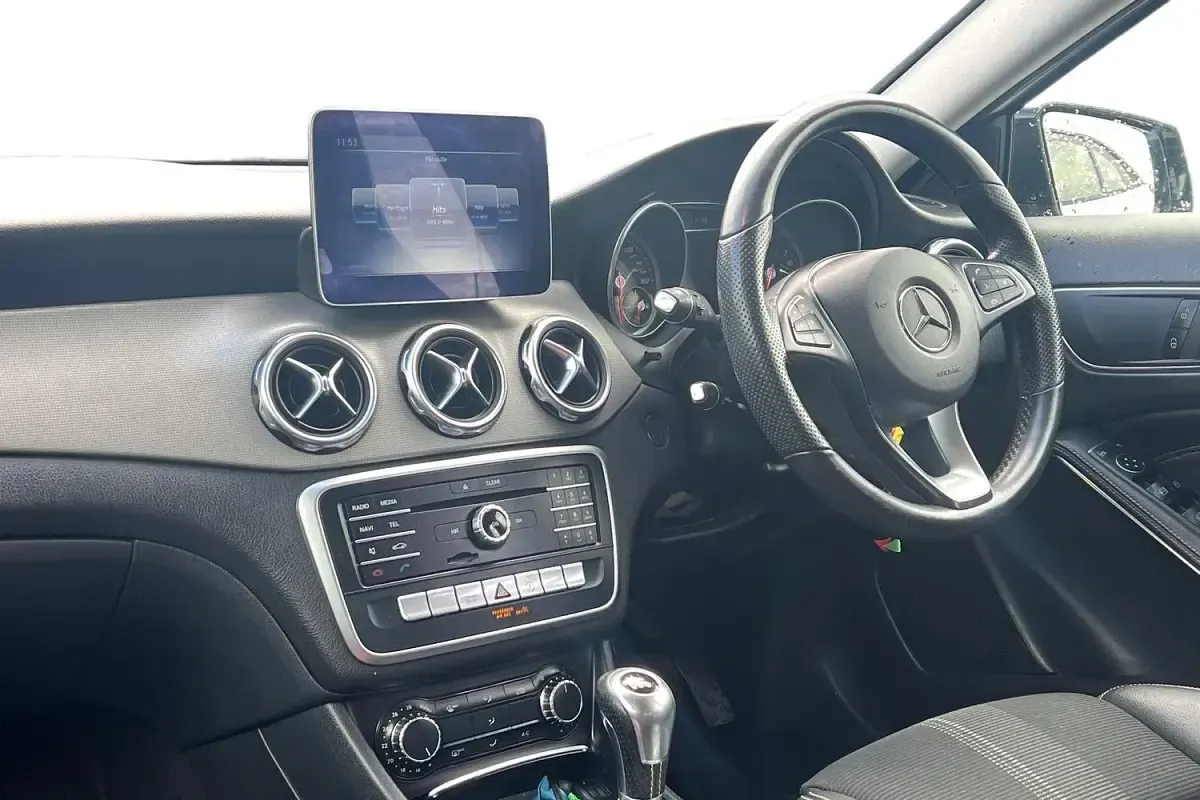 Used Mercedes GLA180 Urban 2019 White SUV