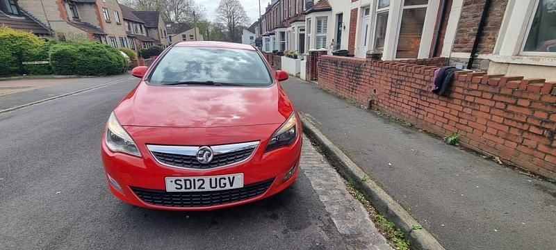 Begagnad Vauxhall Astra SRi 2012 Röd Halvkombi