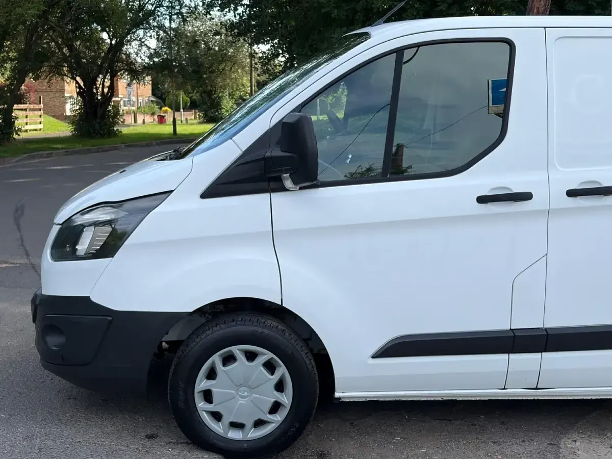 Used Ford Transit Custom 105 HP (77 kW) 2016 White Van