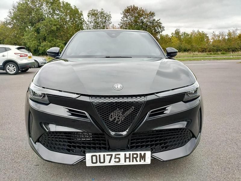Black New 2025 Alfa Romeo Junior SUV | £27,995 (Fair price) - Image 1/4
