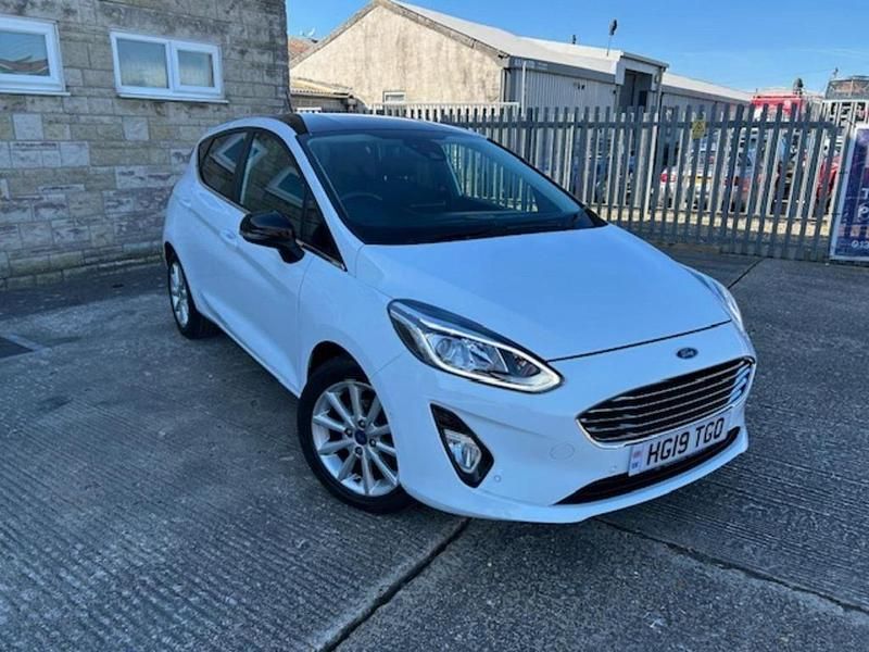 Used Ford Fiesta Titanium 100 HP (73 kW) 2019 Frozen white Hatchback