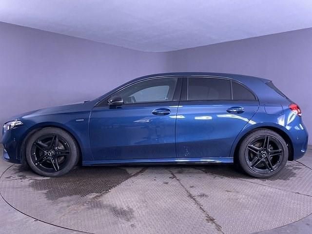 Used Mercedes A180 Executive 136 HP (100 kW) 2022 Blue Hatchback