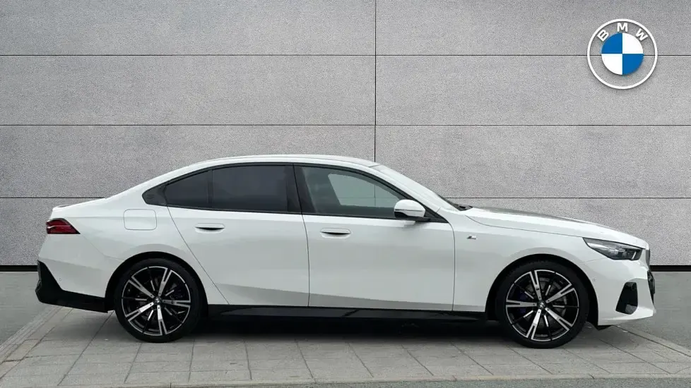 Used BMW 520 M Sport 205 HP (150 kW) 2025 White