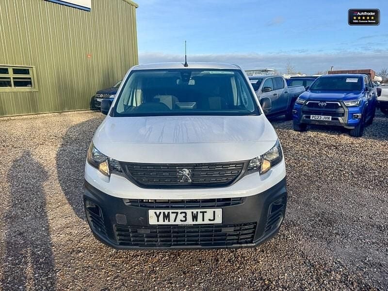 Used Peugeot Partner Premium 131 HP (96 kW) 2024 White MPV