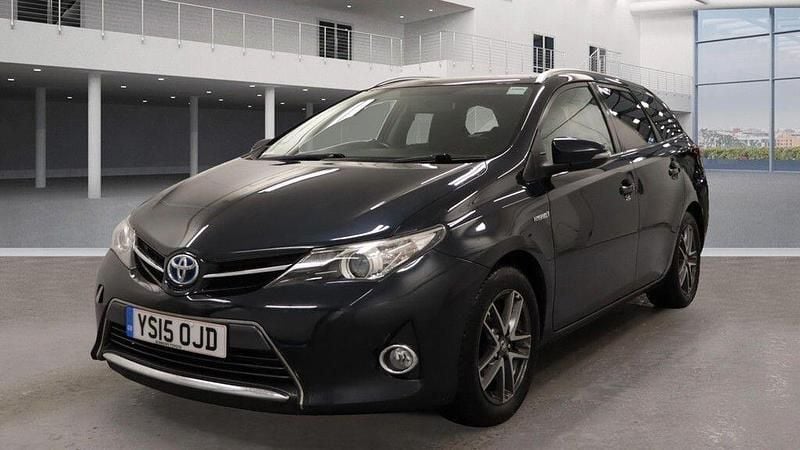 Grey Used 2015 Toyota Auris Hybrid Estate | £7,740 (Fair price) - Image 1/4