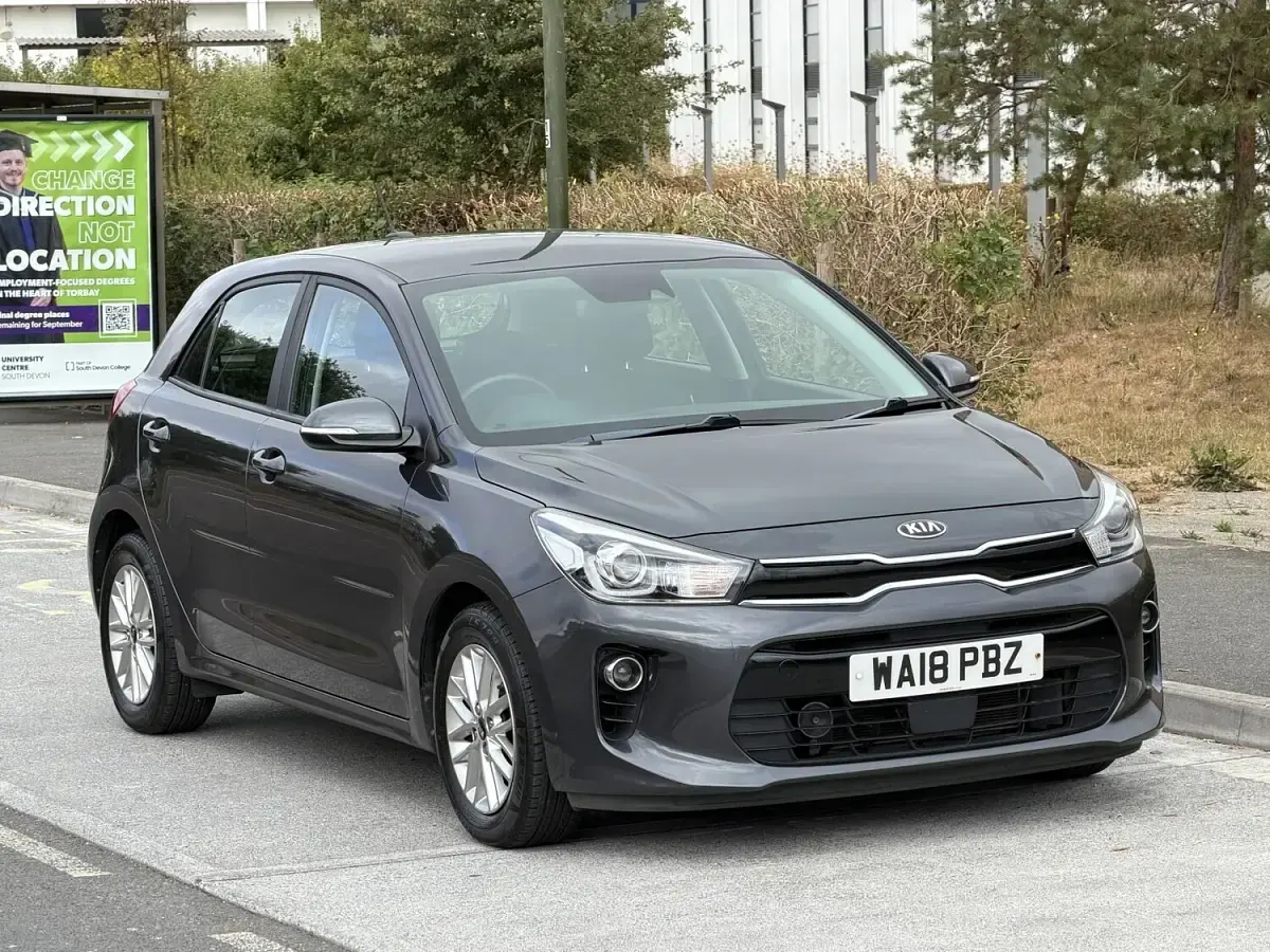 Used Kia Rio 98 HP (72 kW) 2018 Grey Hatchback