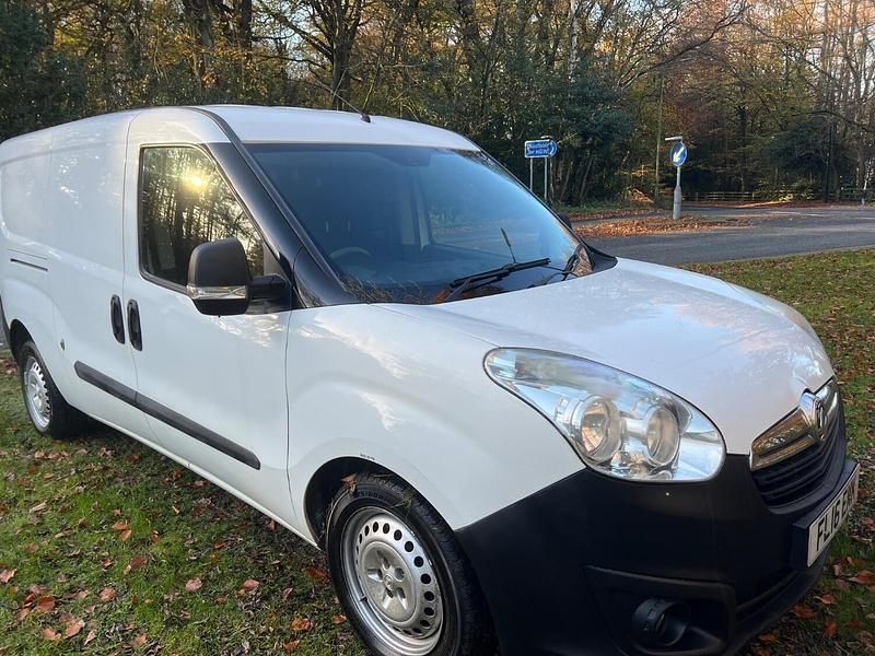 Used Vauxhall Combo 105 HP (77 kW) 2016 White MPV