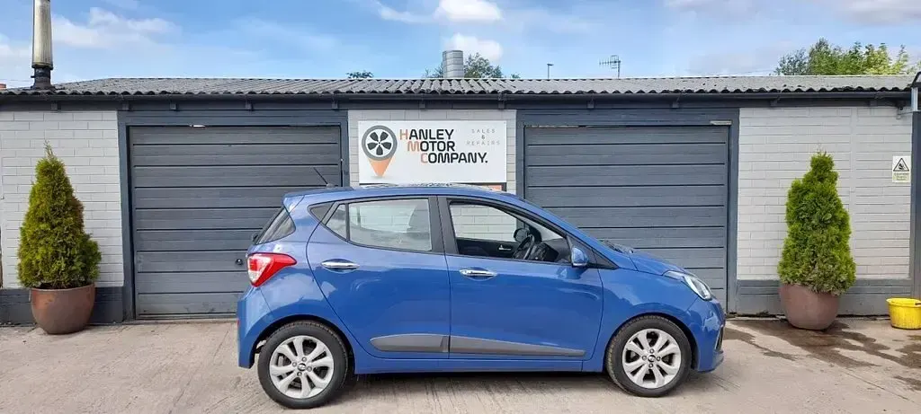Used Hyundai i10 Premium SE 87 HP (63 kW) 2015 Blue Hatchback