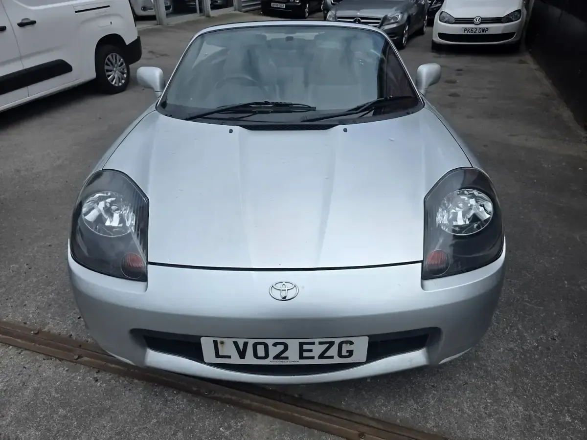 Used Toyota MR2 140 HP (102 kW) 2002 Silver Cabriolet