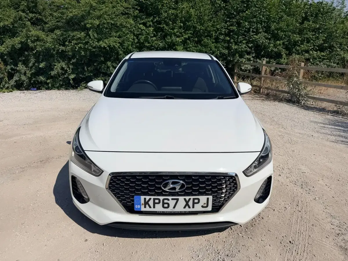Used Hyundai i30 SE 110 HP (80 kW) 2017 White Hatchback