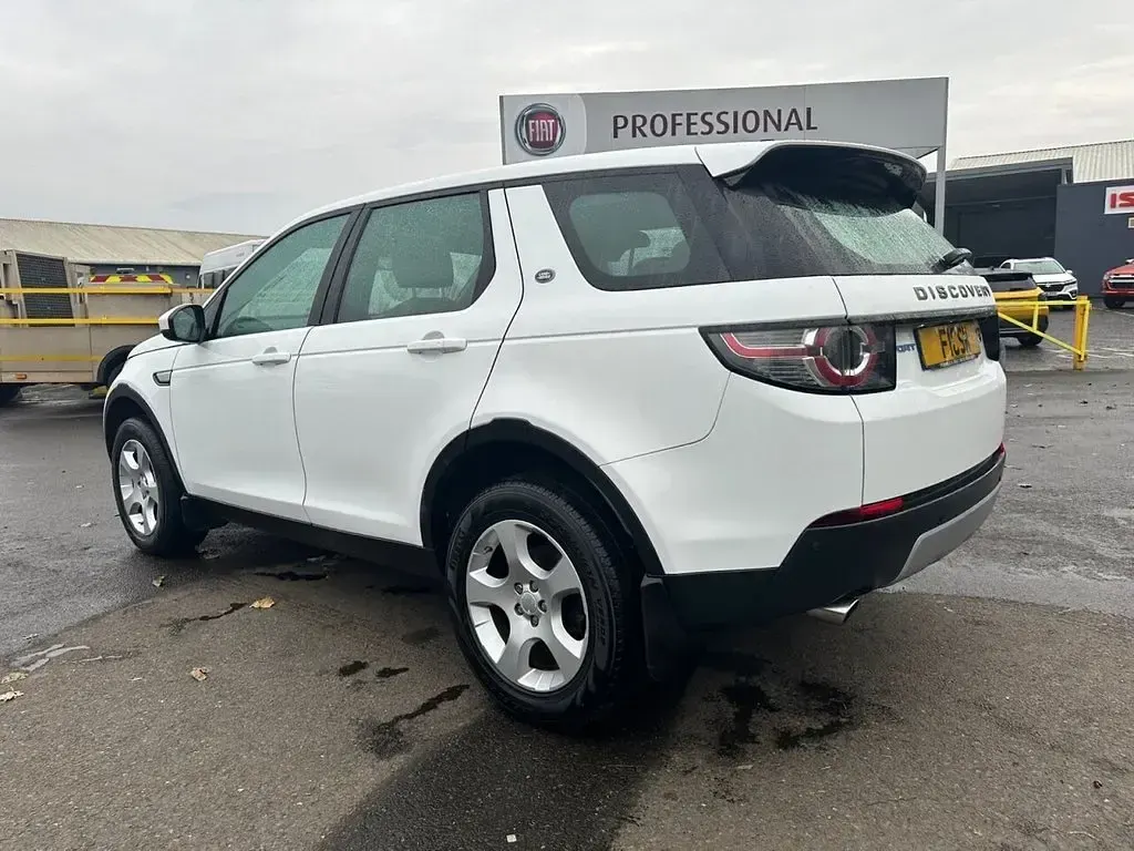 Used Land Rover Discovery Sport HSE 150 HP (110 kW) 2015 White SUV