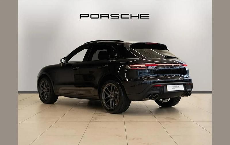 Used Porsche Macan 261 HP (191 kW) 2025 Black SUV