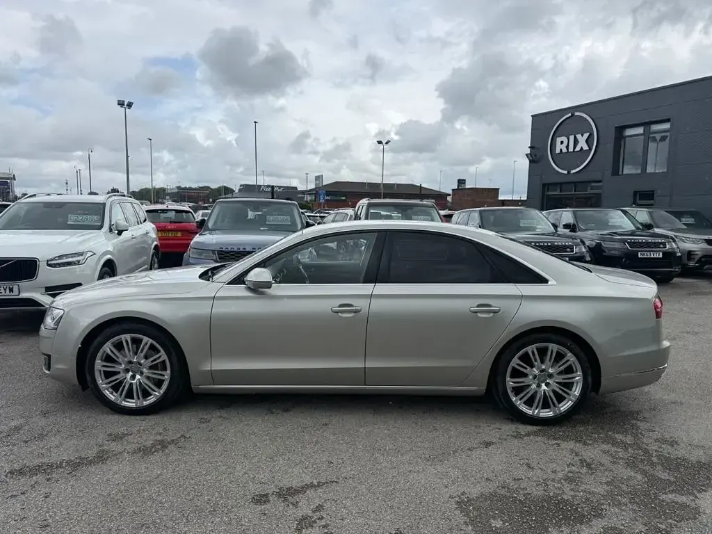 Used Audi A8 Sport 258 HP (189 kW) 2014 Silver Sedan