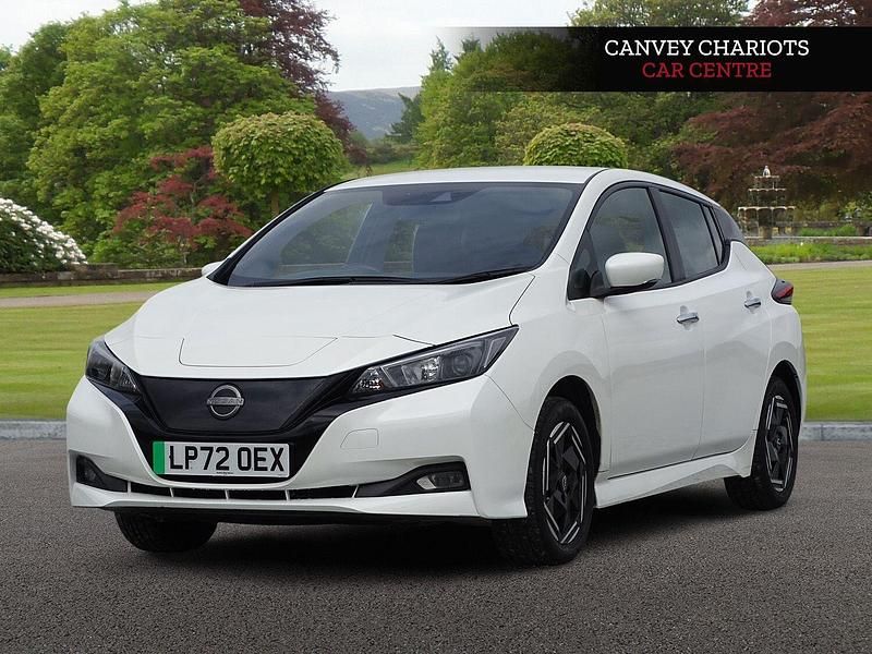 Begagnad Nissan Leaf Acenta 110 kW (150 HK) 2022 Vit Halvkombi