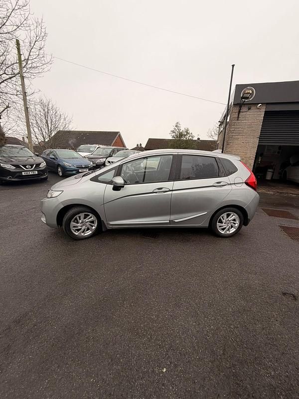 Begagnad Honda Jazz SE 102 HK (75 kW) 2016 Silver Halvkombi