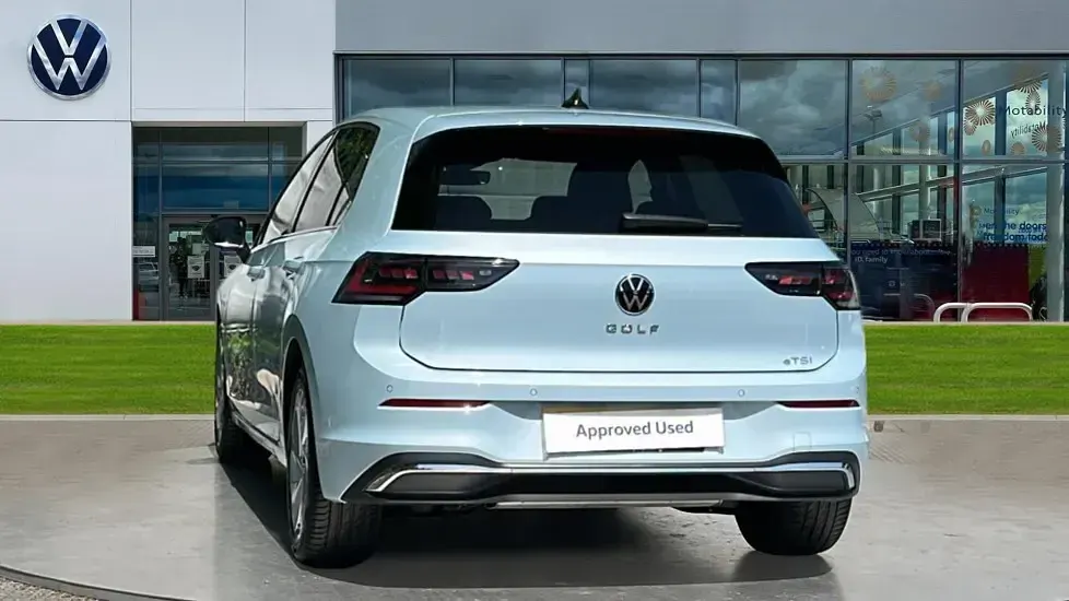 Second-hand VW Golf VIII Style 150 CP (110 kW) 2024 Albastru