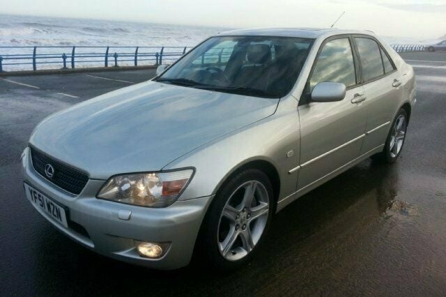 Used Lexus IS200 153 HP (112 kW) 2002 Sedan