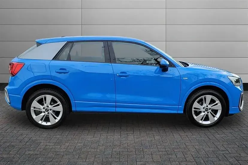 Używany Audi Q2 S-Line 150 KM (110 kW) 2022 Niebieski SUV