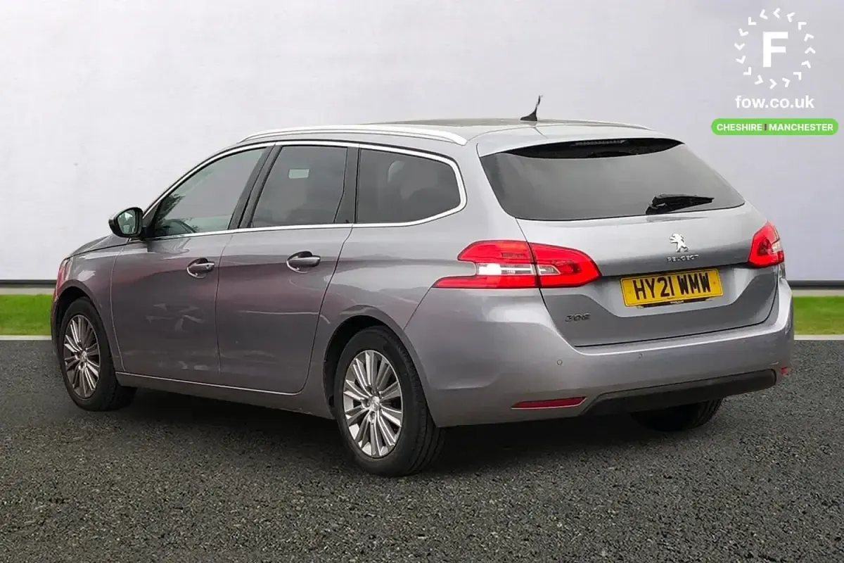 Usado Peugeot 308 Allure 2021 Gris Familiar