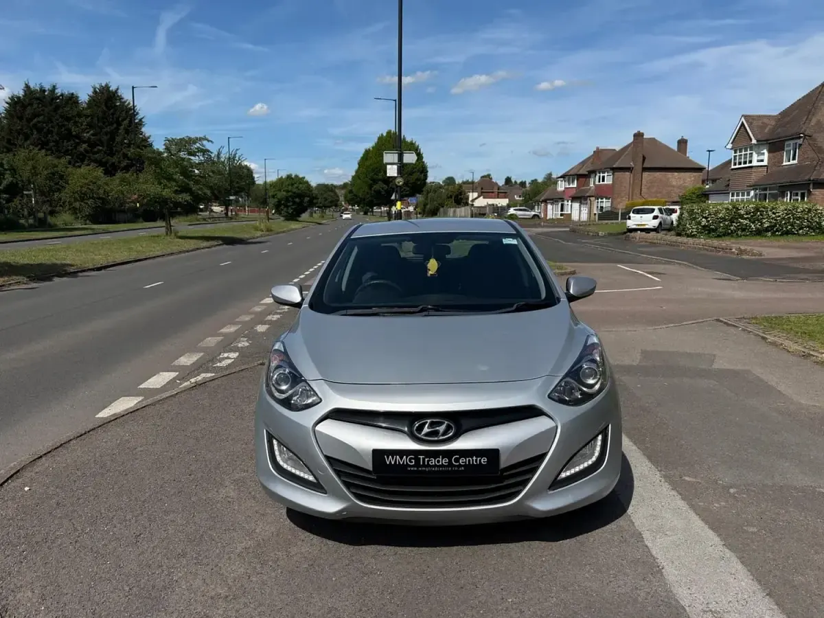 Used Hyundai i30 Classic 100 HP (73 kW) 2015 Silver Hatchback